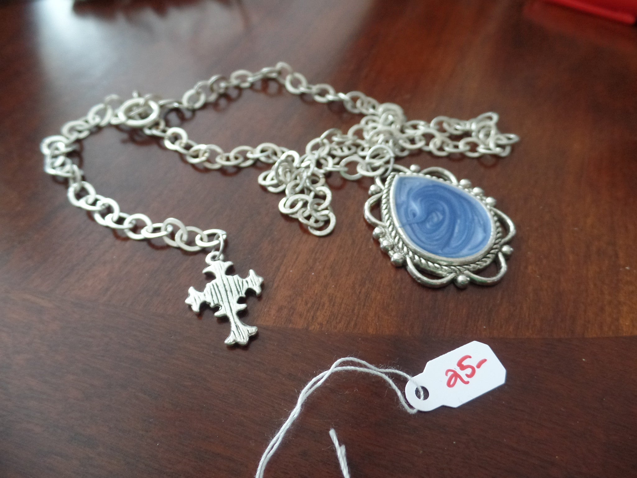 SILVER CHAIN W/BLUE FOCAL